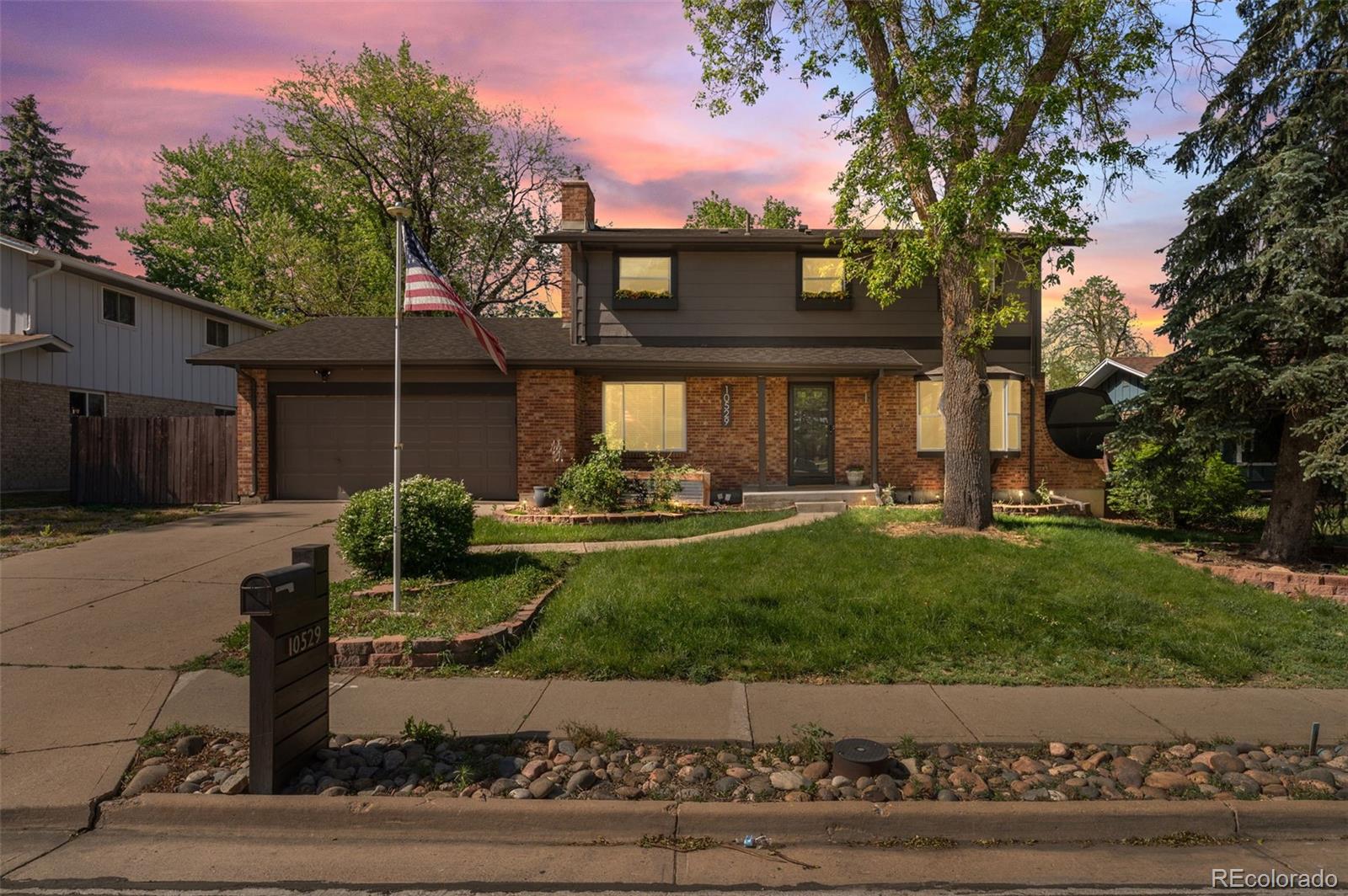 Sun Valley Lakewood Home | MLS #: 271264310529 W Exposition Drive, Lakewood Beds: 4 Baths: 3 Price: $750,000