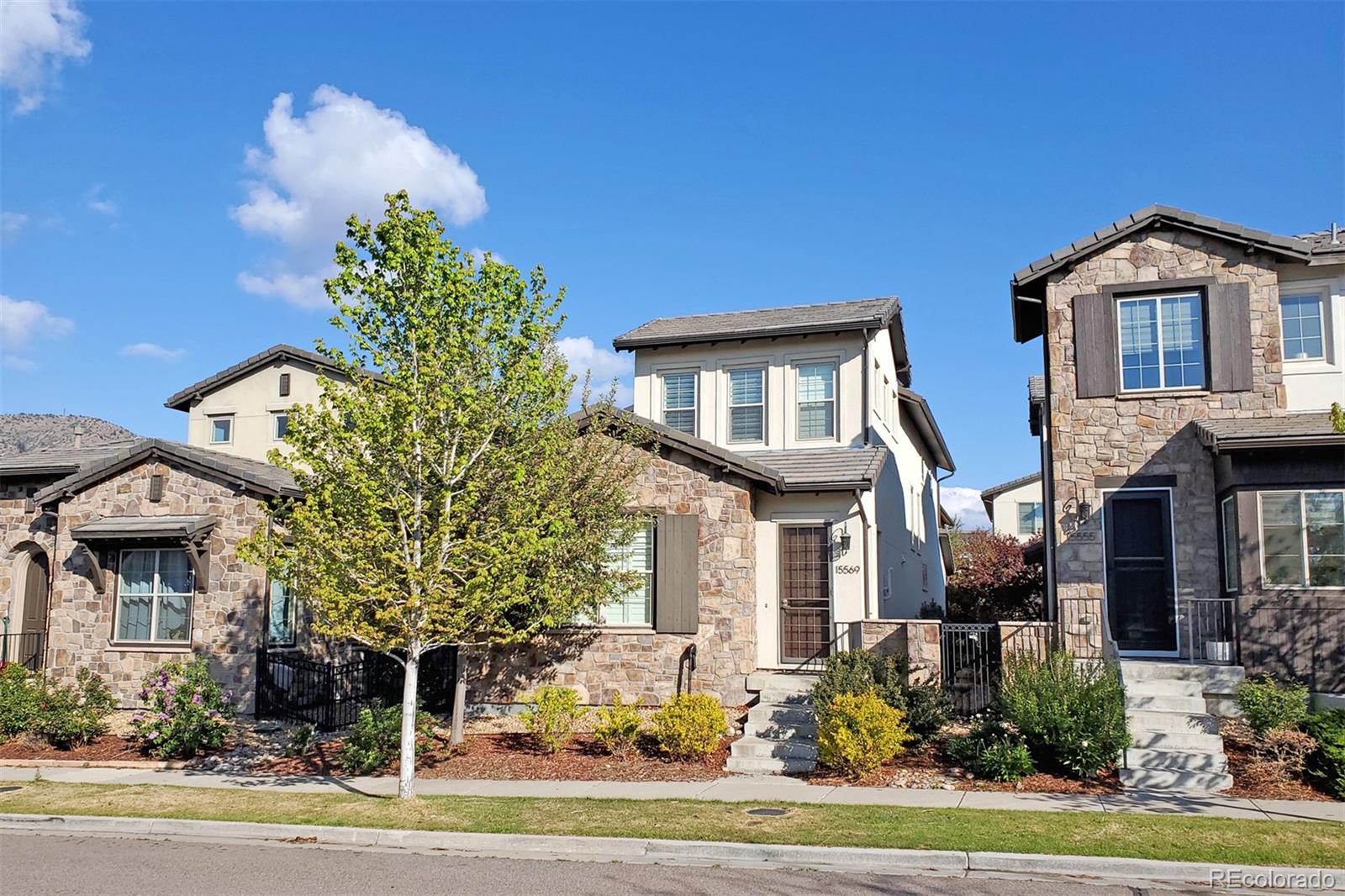 Solterra Lakewood Home | MLS #: 582897515569 W La Salle Avenue, Lakewood Beds: 4 Baths: 4 Price: $925,000