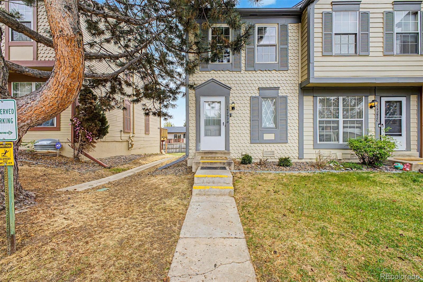 San Francisco Aurora Condo / Townhome | MLS #: 530544214292 E Hawaii Circle D, Aurora Beds: 2 Baths: 2 Price: $265,000