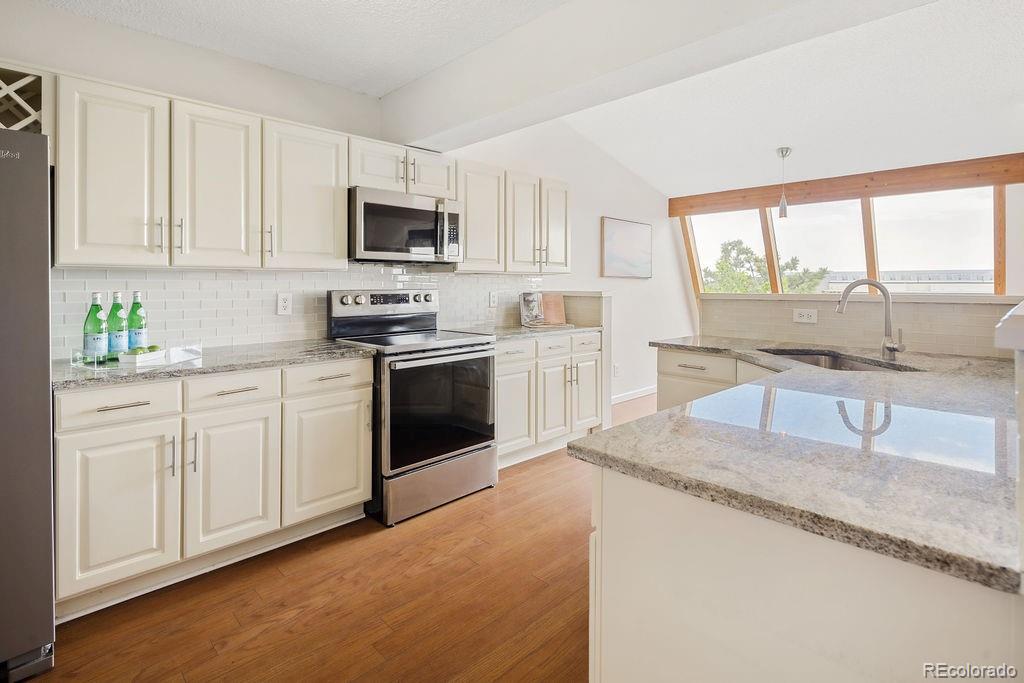  Lakewood Home | MLS #: 981633554  Wright Court, Lakewood Beds: 3 Baths: 4 Price: $599,000