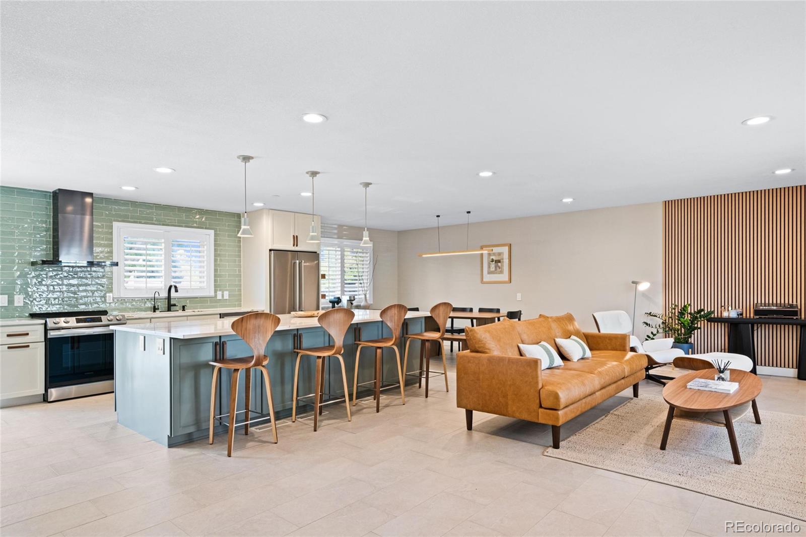 Villa West Lakewood Home | MLS #: 52123139012 W Center Avenue, Lakewood Beds: 3 Baths: 3 Price: $850,000