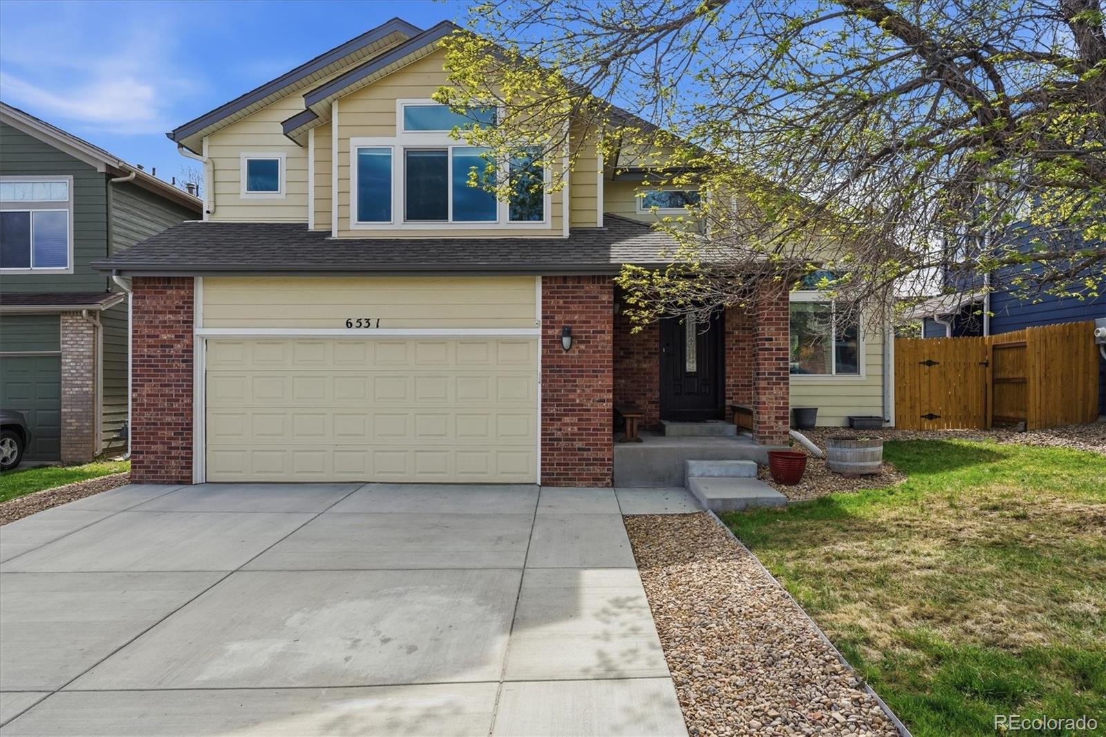 Shadow Ridge Littleton Home | MLS #: 60798476531 S Simms Way, Littleton Beds: 4 Baths: 3 Price: $849,000