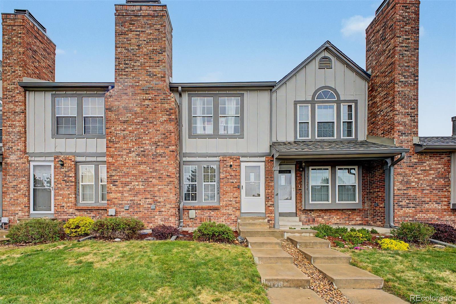 Discovery At Smoky Hill Aurora Condo / Townhome | MLS #: 647915717125 E Chenango Avenue D, Aurora Beds: 2 Baths: 2 Price: $300,000