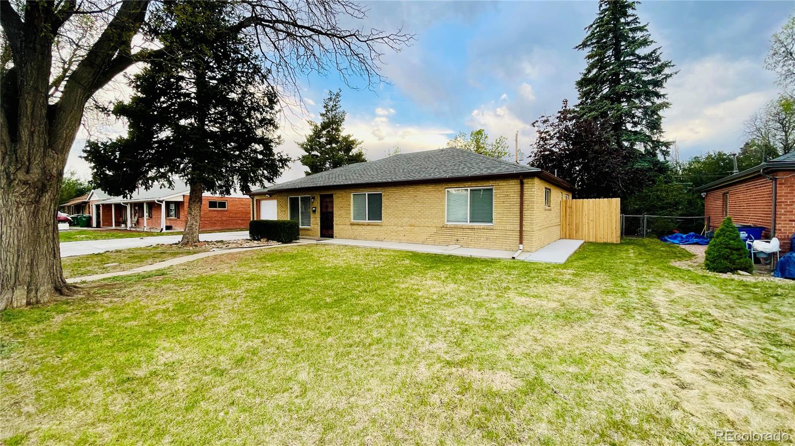 Hoffman Town Aurora Home | MLS #: 4390001903  Quentin Street, Aurora Beds: 3 Baths: 2 Price: $459,000