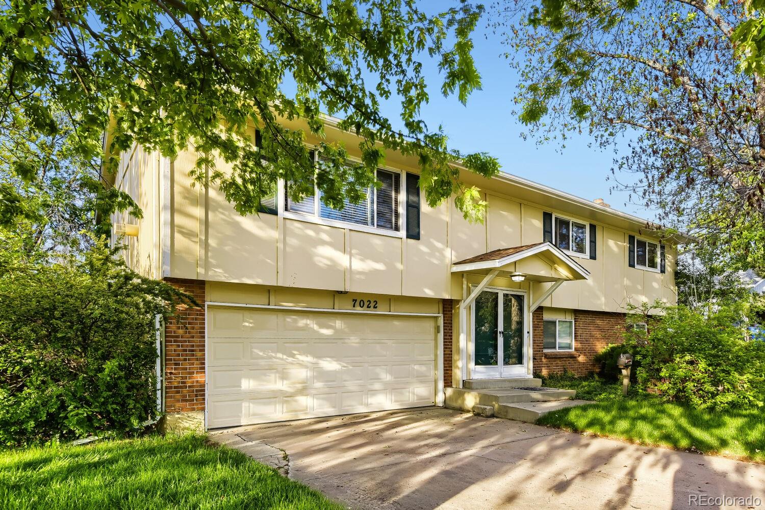 Walnut Hills Centennial Home | MLS #: 95845737022 S Tamarac Street, Centennial Beds: 4 Baths: 3 Price: $620,000