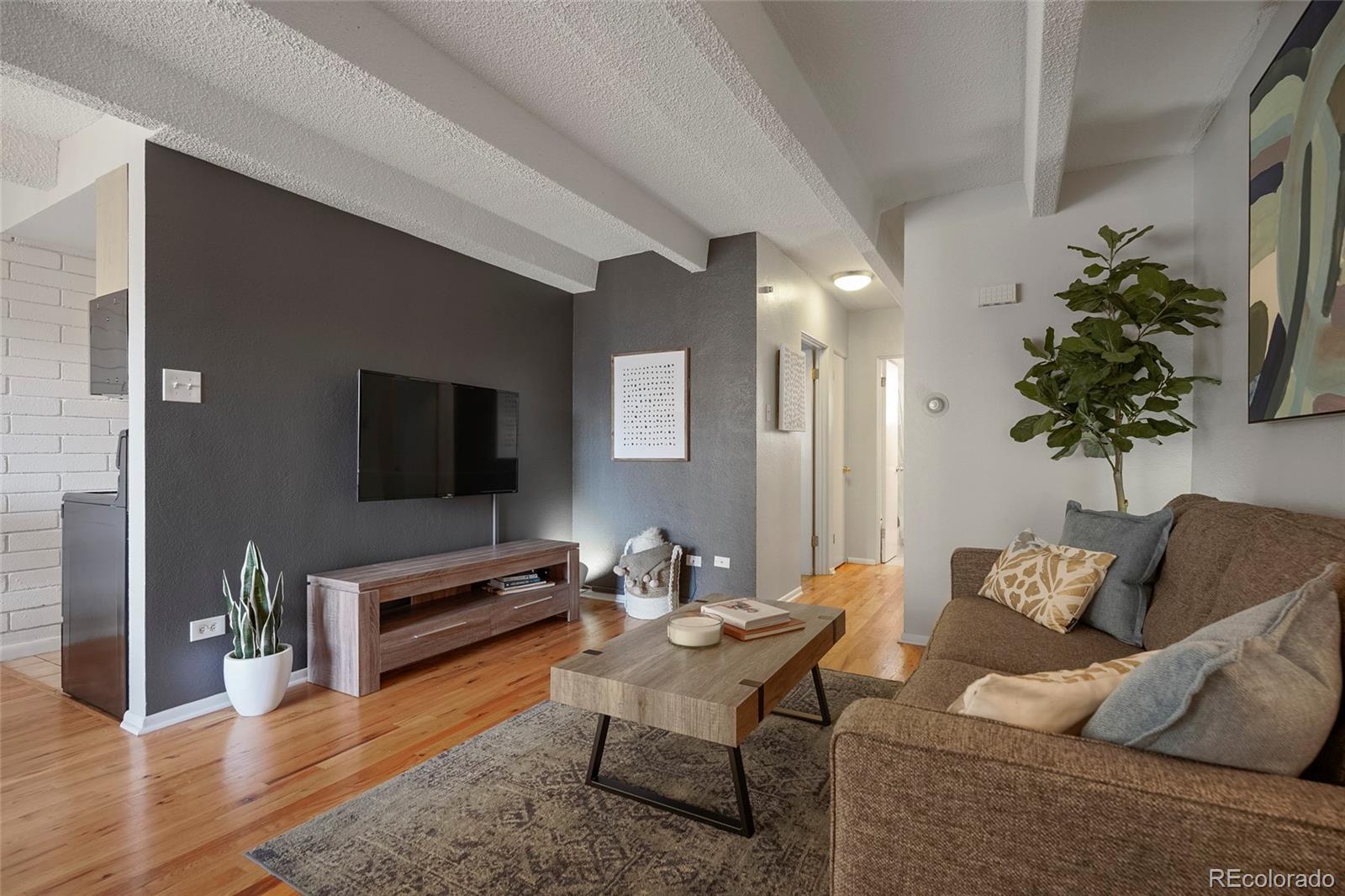 Pearl Denver Condo / Townhome | MLS #: 7246087250 N pearl  206, Denver Beds: 1 Baths: 1 Price: $265,000