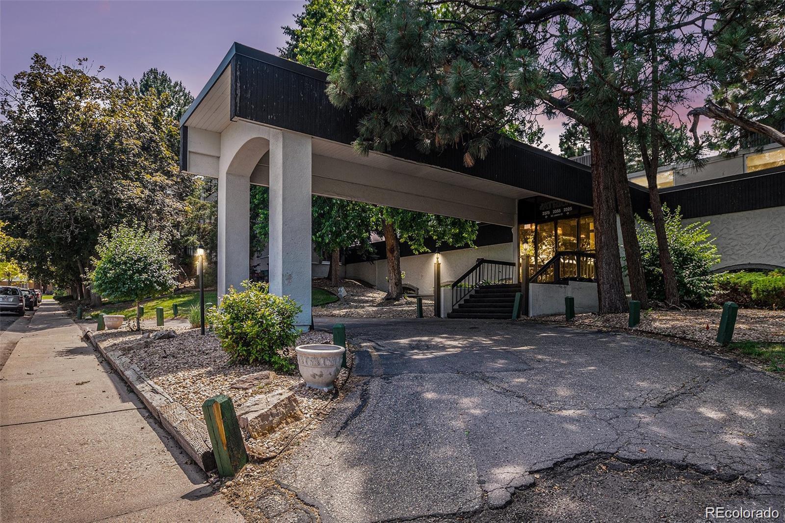 1 Denver Condo / Townhome | MLS #: 18726132375 S Linden Court 201, Denver Beds: 1 Baths: 1 Price: $95,000