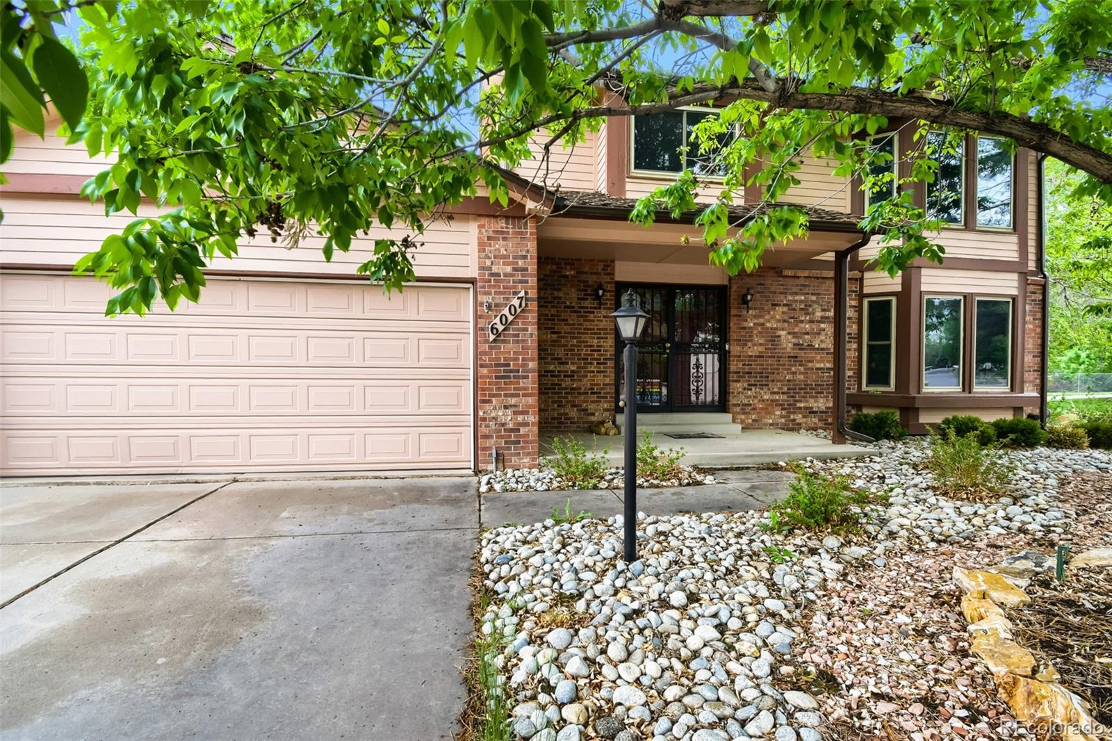 Lakewood Estates Lakewood Home | MLS #: 26720986007 W Pacific Circle, Lakewood Beds: 3 Baths: 3 Price: $775,000