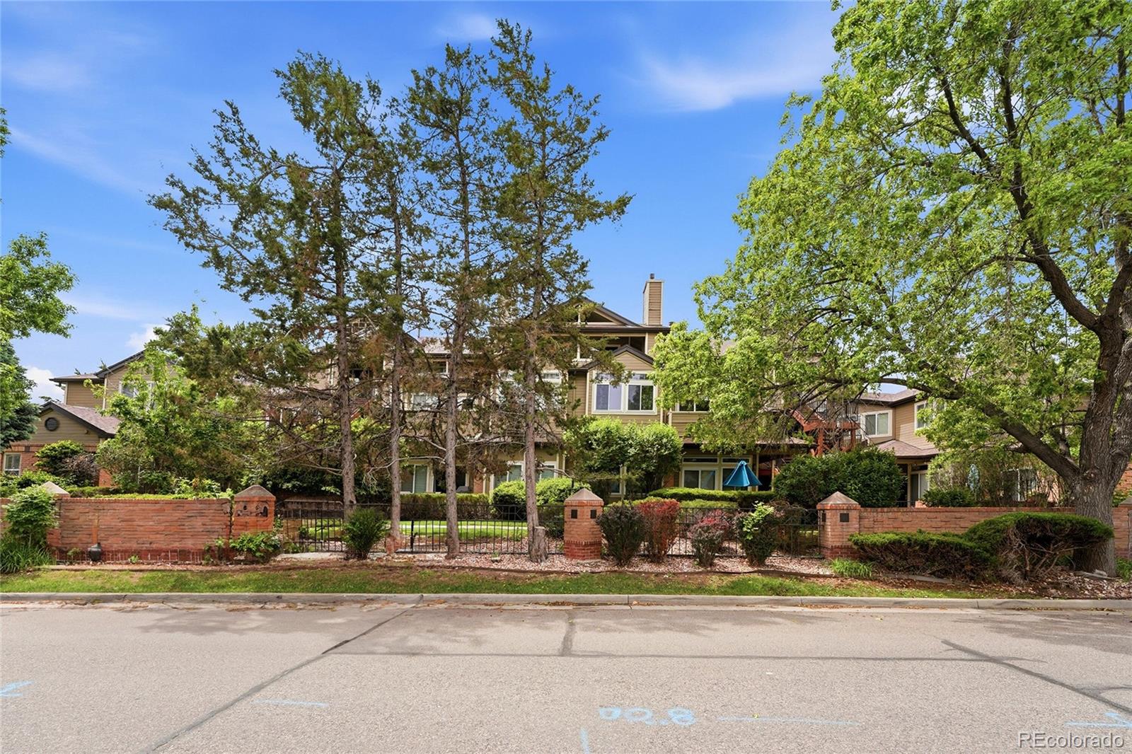  Greenwood Village Condo / Townhome | MLS #: 47067986001 S Yosemite Street E101, Greenwood Village Beds: 2 Baths: 2 Price: $379,500