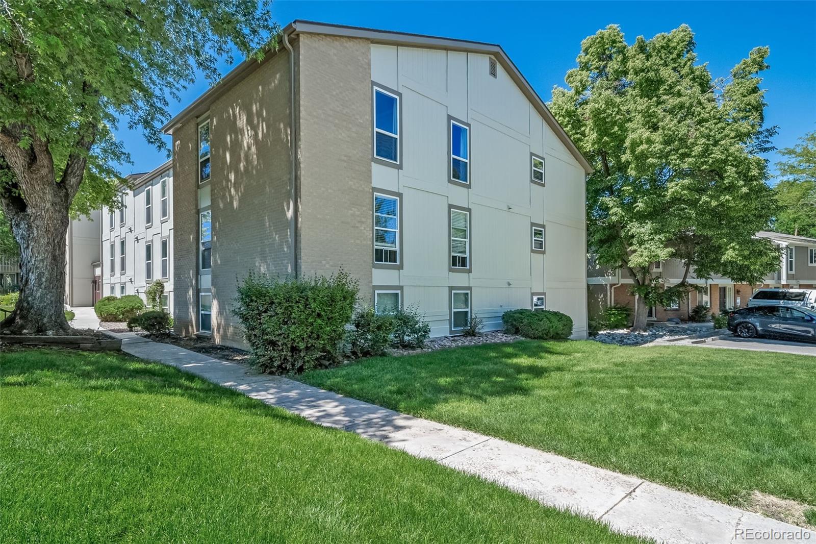 Hunters Hill Centennial Condo / Townhome | MLS #: 61662947251 S Xenia Circle F, Centennial Beds: 3 Baths: 2 Price: $349,500