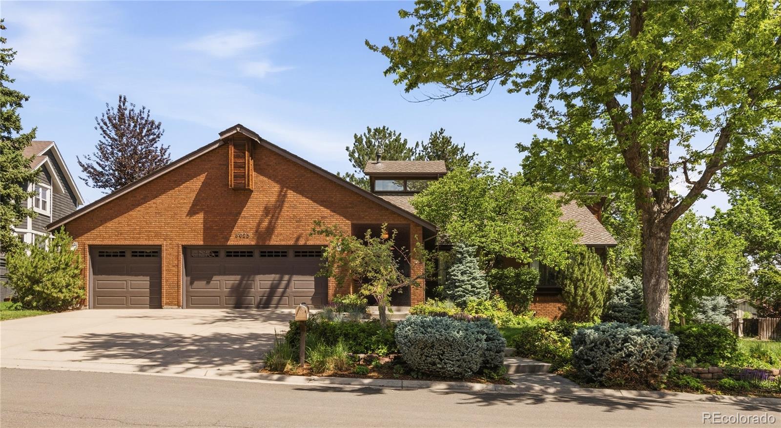 Foxridge Centennial Home | MLS #: 92488808025 S Krameria Way, Centennial Beds: 3 Baths: 3 Price: $825,000