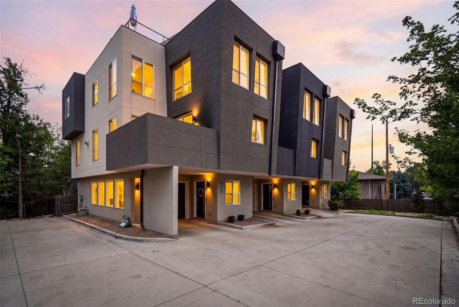  Lakewood Condo / Townhome | MLS #: 58760158150 W 10th Avenue , Lakewood Beds: 4 Baths: 3 Price: $609,000