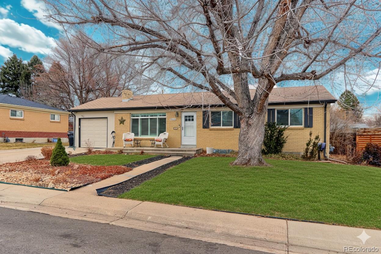  Englewood Home | MLS #: 91306993333 W Wagon Trail Drive, Englewood Beds: 5 Baths: 2 Price: $565,000