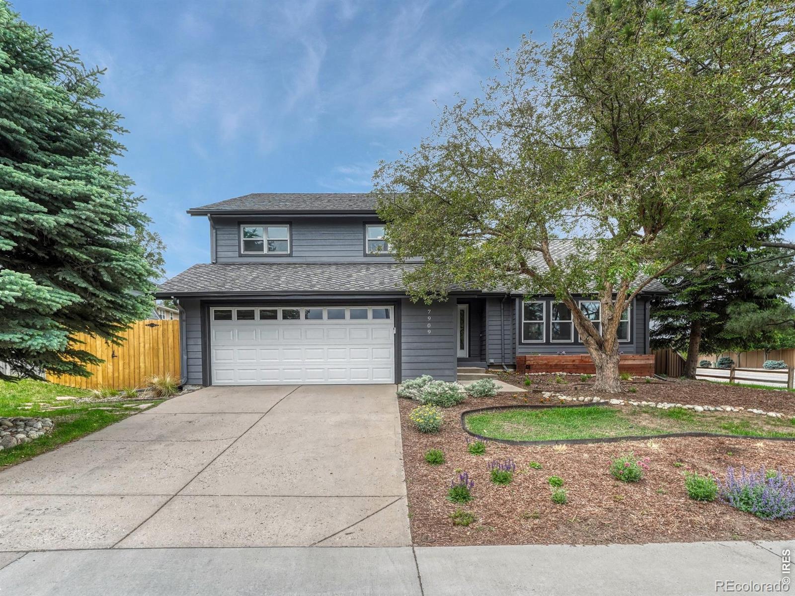 Foxridge Centennial Home | MLS #: 45678910600207909 S Poplar Way, Centennial Beds: 5 Baths: 3 Price: $800,000