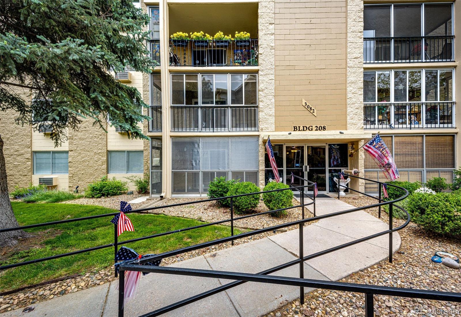 Heather Gardens Aurora Condo / Townhome | MLS #: 49790163082 S Wheeling Way 105, Aurora Beds: 2 Baths: 2 Price: $209,900