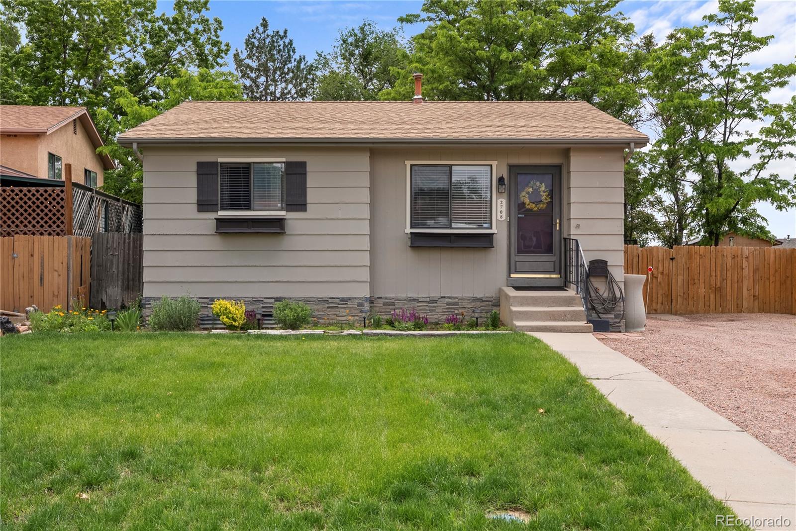pueblo&nbsp; House Search Picture