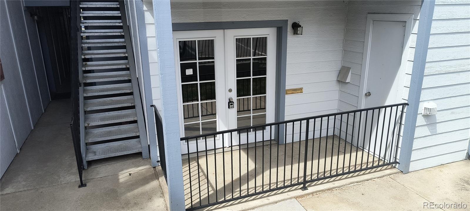Green Mountain Lakewood Condo / Townhome | MLS #: 532768713095 W Cedar Drive 102, Lakewood Beds: 2 Baths: 2 Price: $289,500