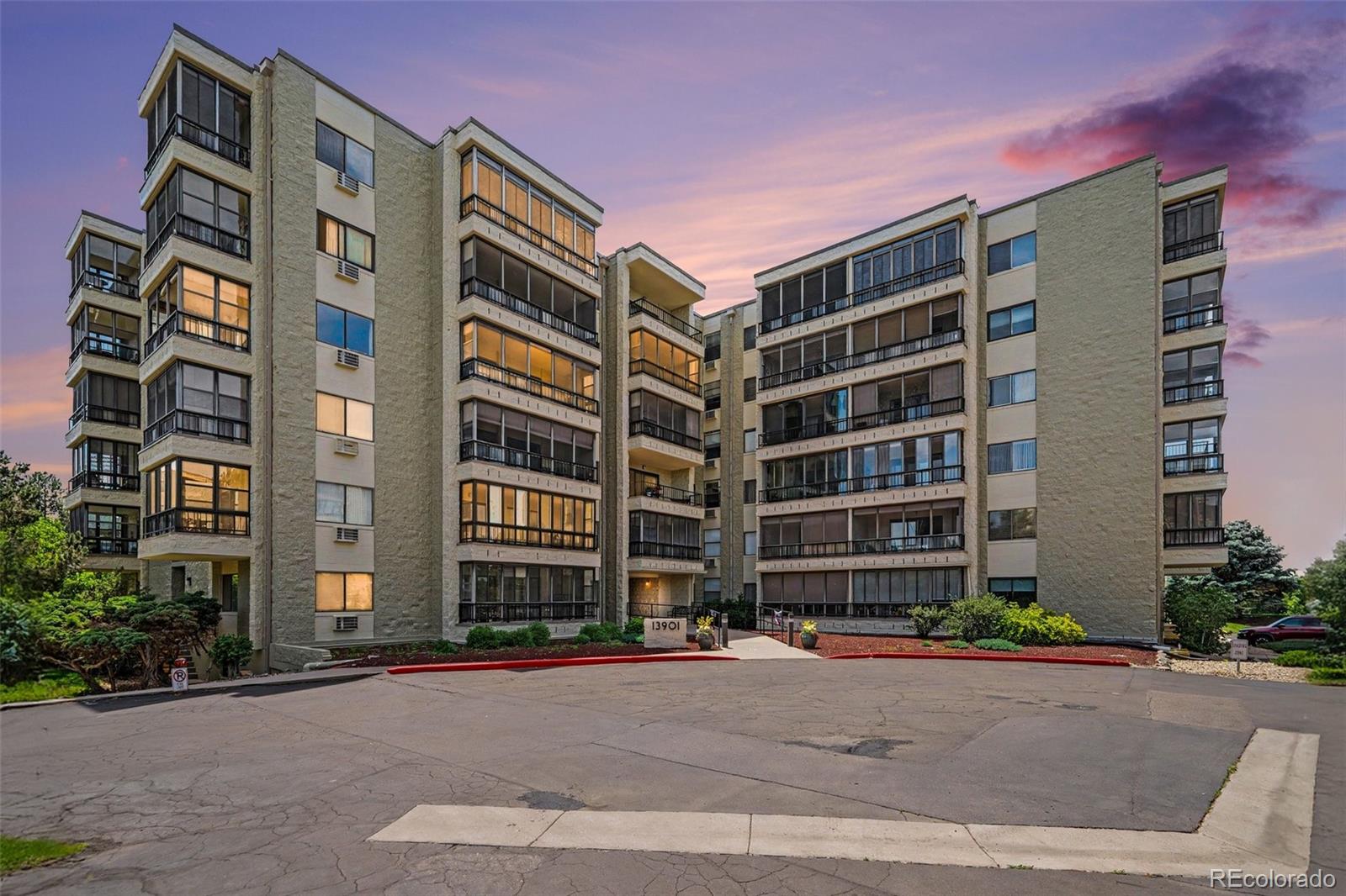 Heather Gardens Aurora Condo / Townhome | MLS #: 904190413901 E Marina Drive 211, Aurora Beds: 2 Baths: 2 Price: $250,000