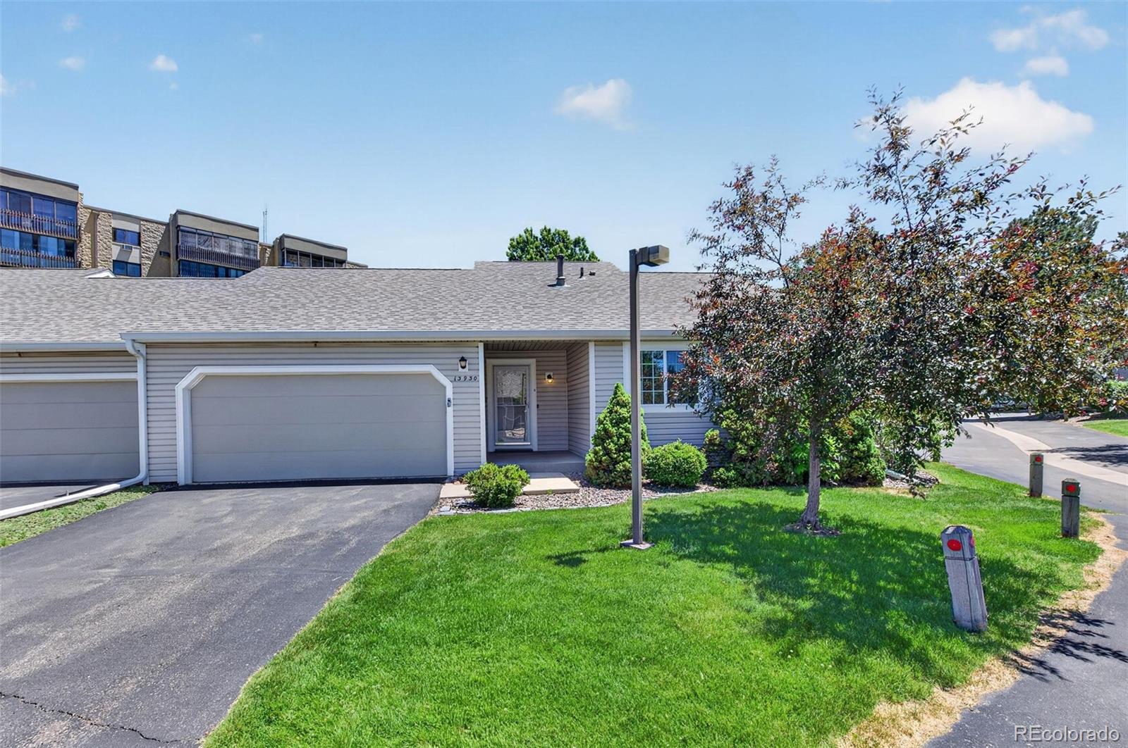 Heather Gardens Aurora Condo / Townhome | MLS #: 499370513930 E Linvale Place , Aurora Beds: 3 Baths: 3 Price: $445,000
