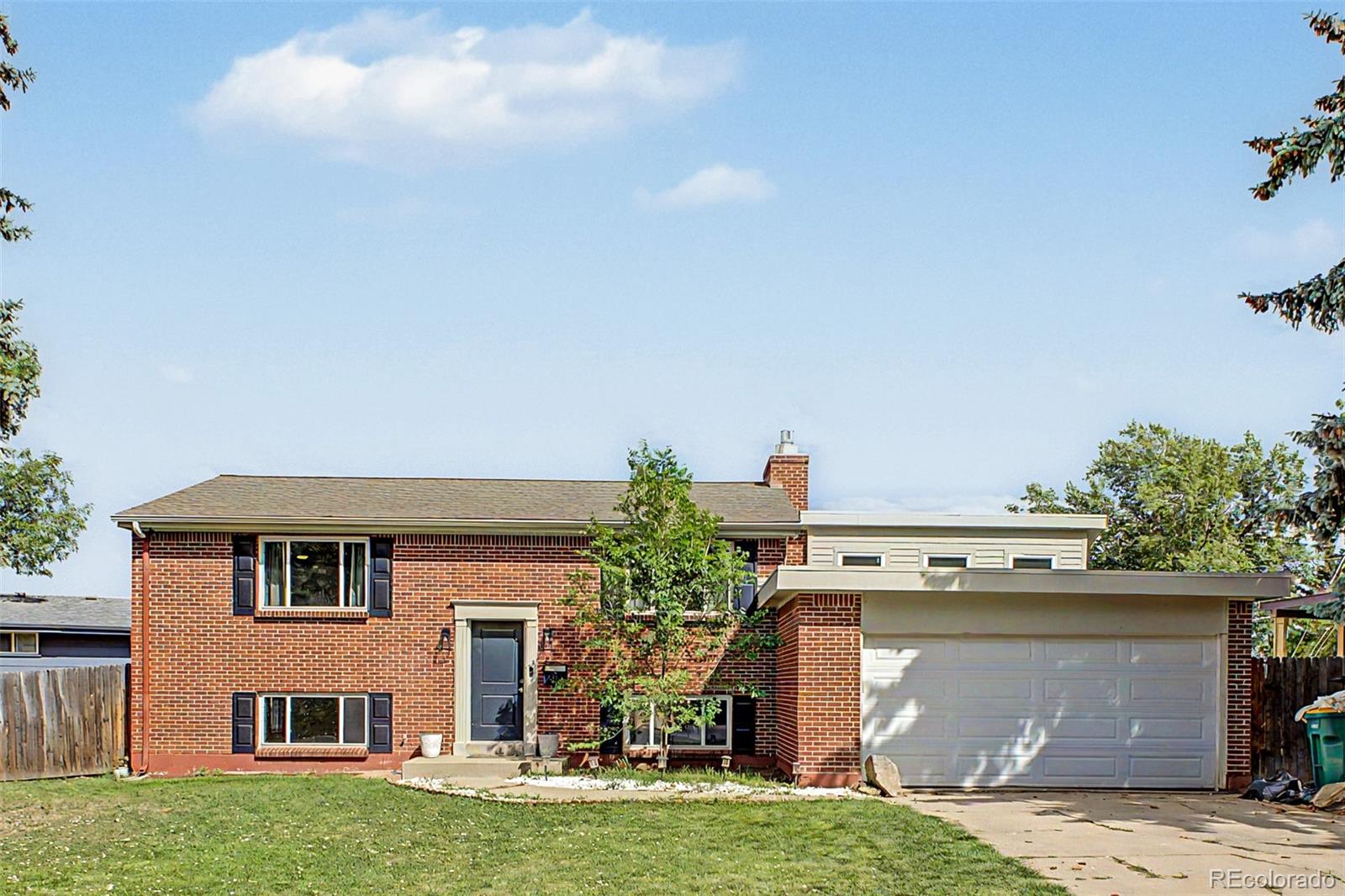 Green Mountain Lakewood Home | MLS #: 6522345660 S Arbutus Street, Lakewood Beds: 3 Baths: 3 Price: $725,000