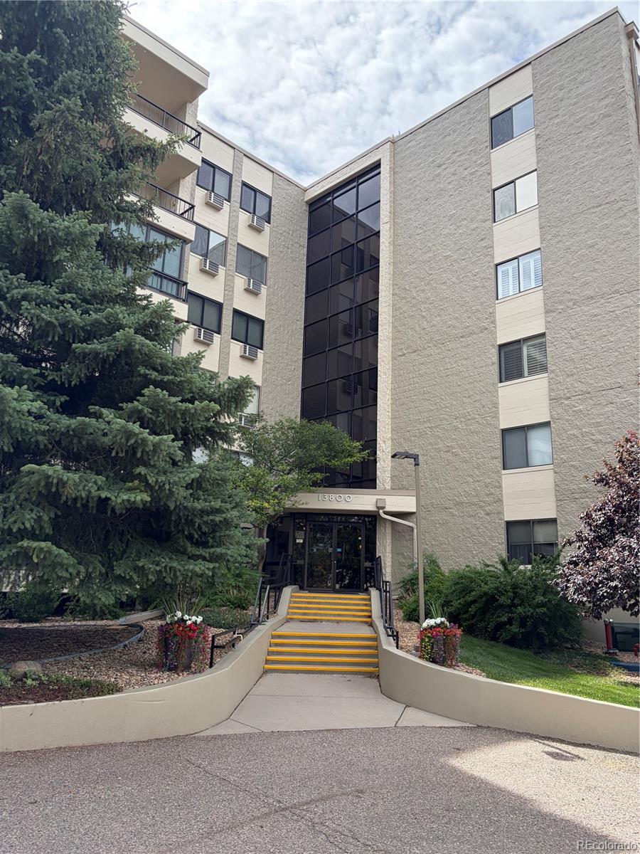 Heather Gardens Aurora Condo / Townhome | MLS #: 421272313800 E Marina Drive 102, Aurora Beds: 2 Baths: 2 Price: $299,000