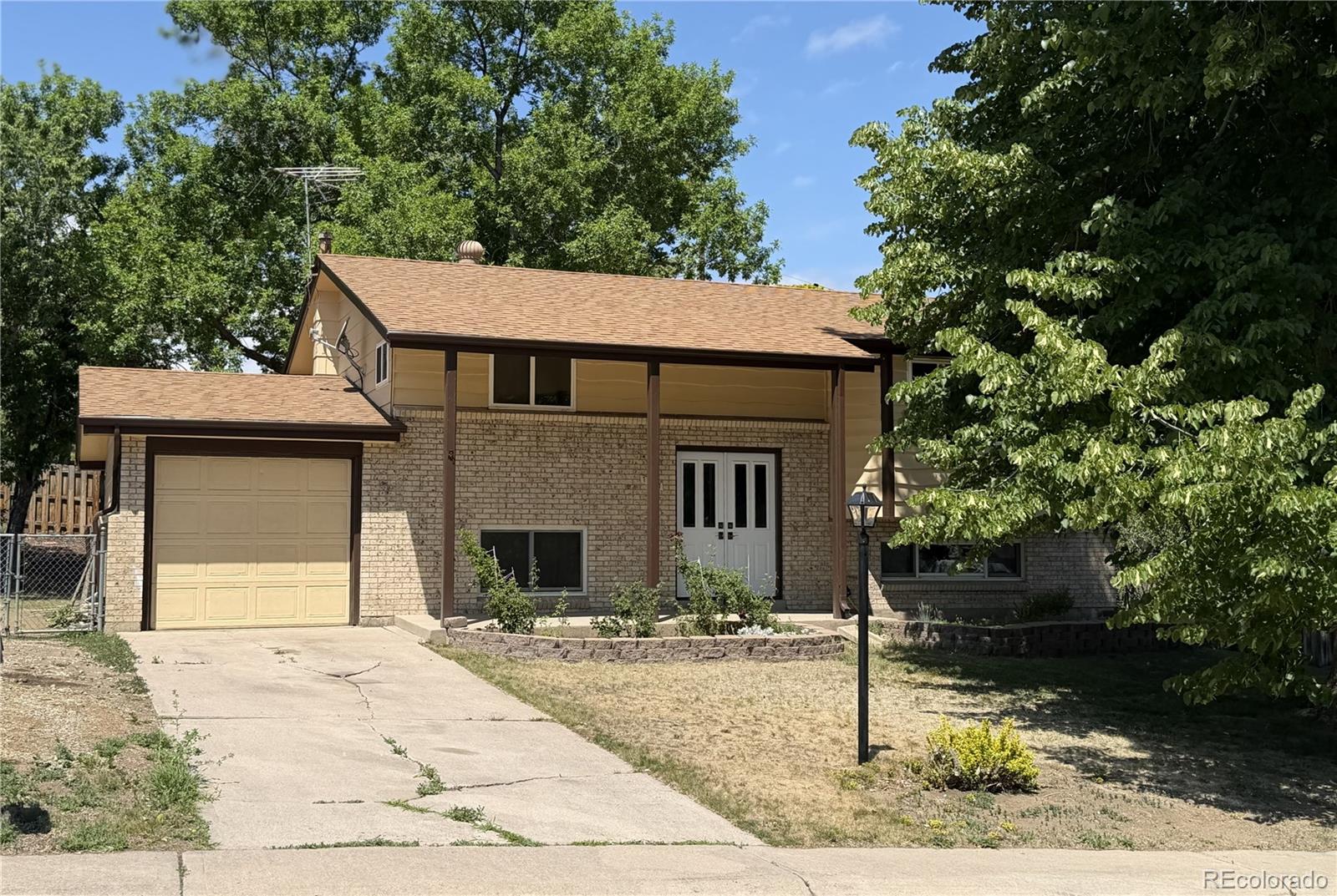  Lakewood Home | MLS #: 50888041841 S Saulsbury Court, Lakewood Beds: 4 Baths: 2 Price: $574,900