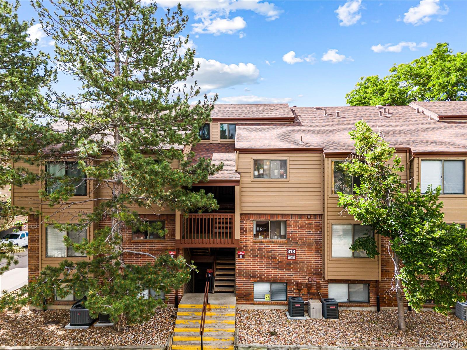  Lakewood Condo / Townhome | MLS #: 6713309318  Wright Street 302, Lakewood Beds: 2 Baths: 1 Price: $310,000