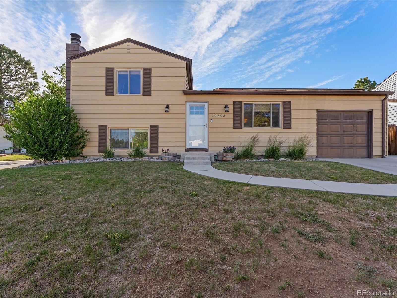  Broomfield Home | MLS #: 368168010703  Moore Way, Broomfield Beds: 3 Baths: 2 Price: $530,000