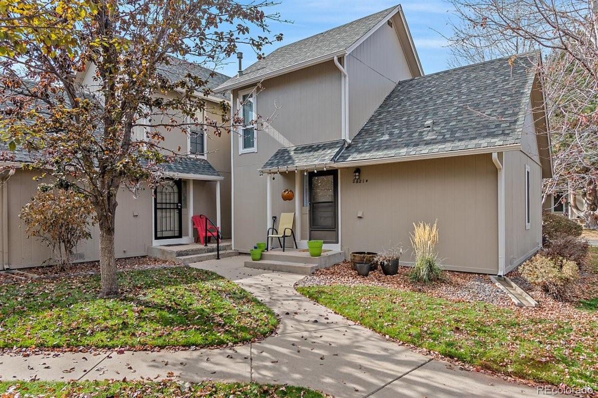  Aurora Home | MLS #: 28565642621 S Xanadu Way, Aurora Beds: 2 Baths: 2 Price: $325,000