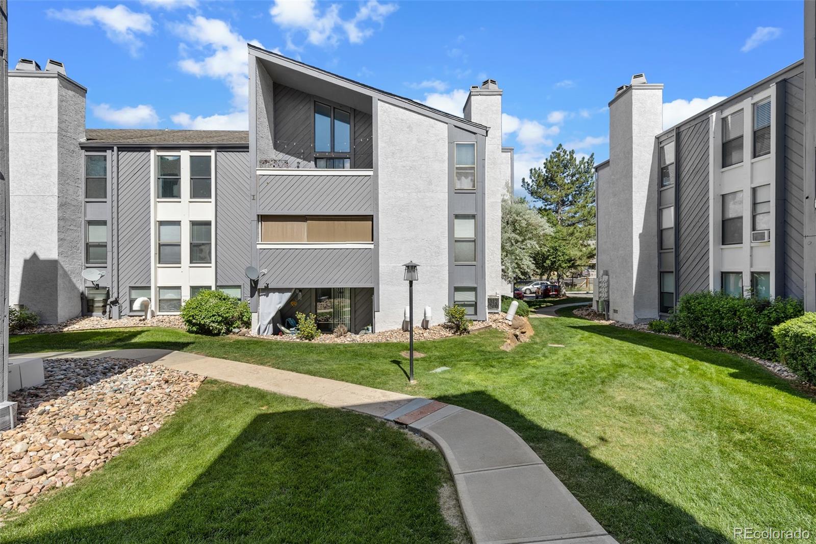  Englewood Condo / Townhome | MLS #: 97203649867 E Peakview Avenue E1, Englewood Beds: 1 Baths: 1 Price: $215,000
