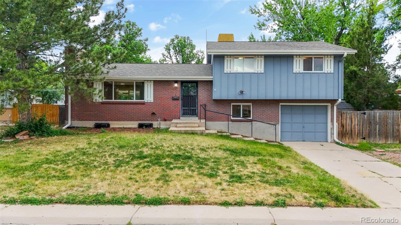  Littleton Home | MLS #: 18736536128 S Madison Court, Littleton Beds: 4 Baths: 2 Price: $555,000