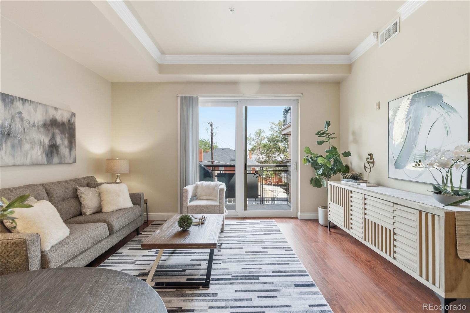  Denver Condo / Townhome | MLS #: 91746911700 N Emerson Street 304, Denver Beds: 3 Baths: 3 Price: $548,600
