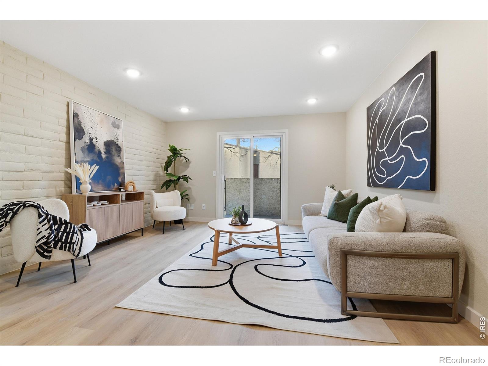  Denver Condo / Townhome | MLS #: 45678910620451060 S Parker Road 27, Denver Beds: 2 Baths: 3 Price: $300,000