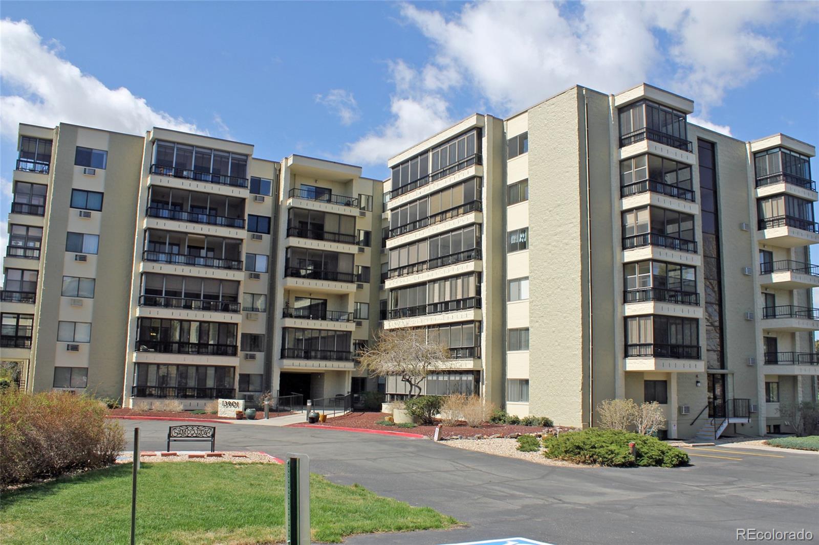 Heather Gardens Aurora Condo / Townhome | MLS #: 496860113901 E Marina Drive 114, Aurora Beds: 2 Baths: 2 Price: $260,000