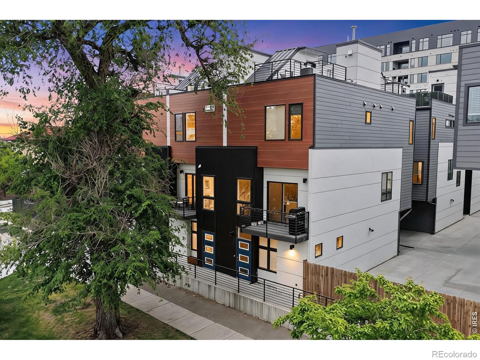  Denver Condo / Townhome | MLS #: 45678910622373264 W Conejos Place , Denver Beds: 2 Baths: 4 Price: $720,000