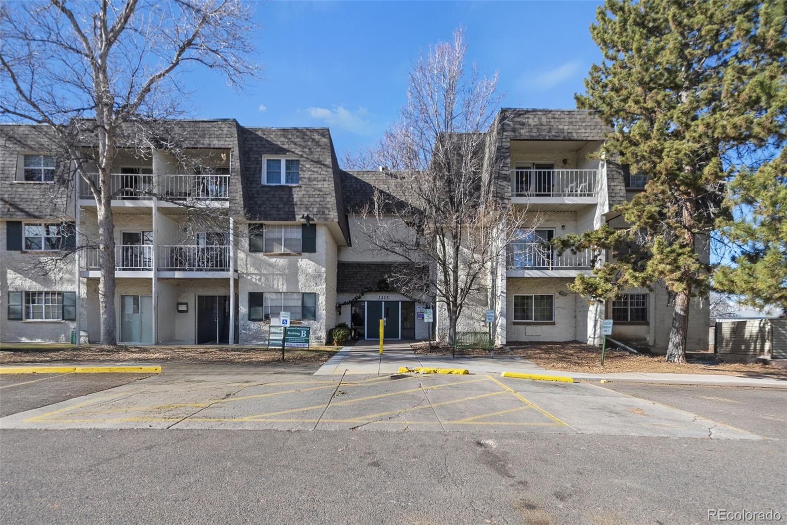 Smiths Denver Condo / Townhome | MLS #: 57587582225 S Jasmine Street 217, Denver Beds: 2 Baths: 1 Price: $180,000