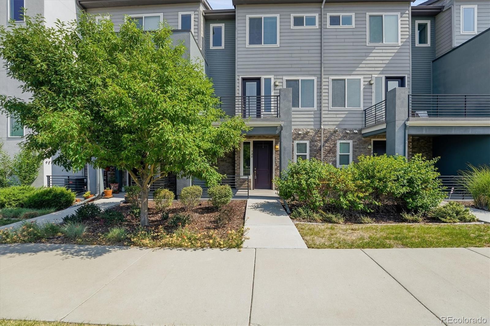  Littleton Home | MLS #: 8104055704 E Hinsdale Avenue, Littleton Beds: 2 Baths: 3 Price: $500,000