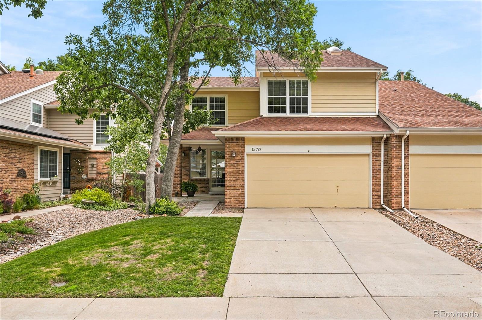 Indian Creek Denver Home | MLS #: 93259901570 S Roslyn Street, Denver Beds: 2 Baths: 3 Price: $520,000