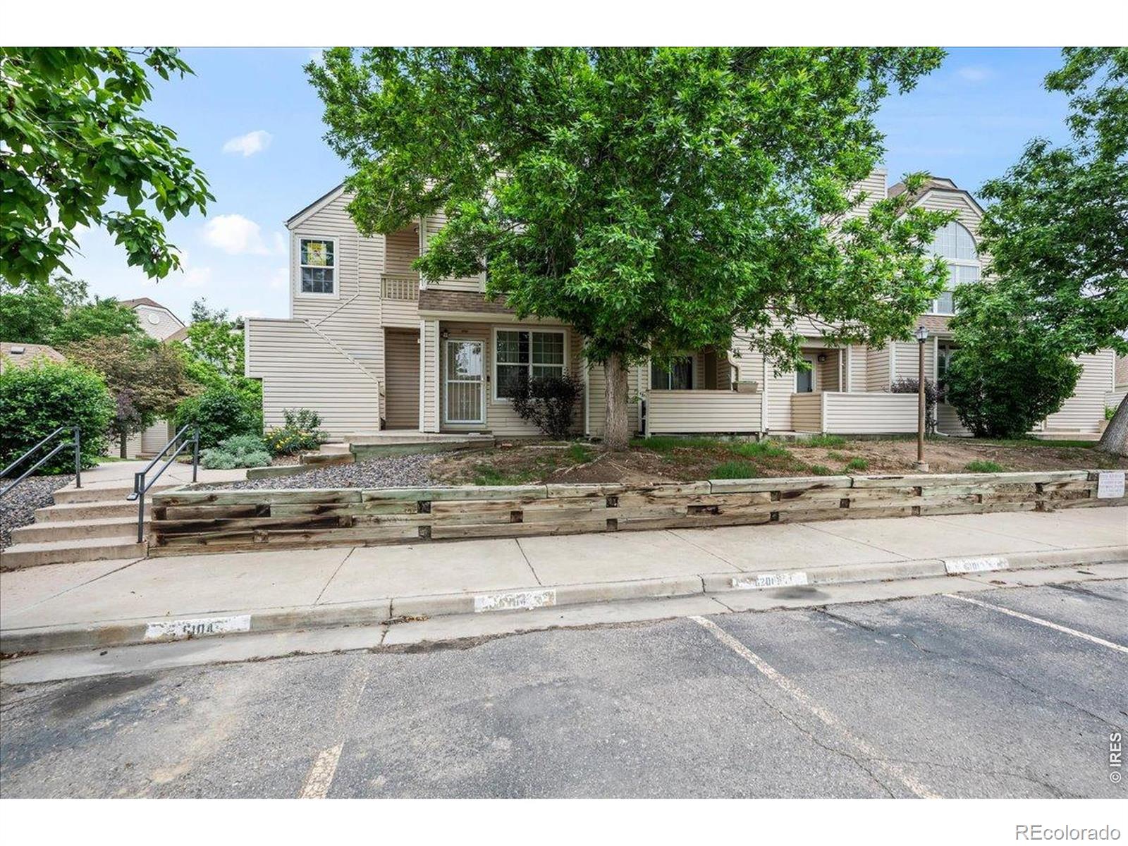 Sun Valley West Lakewood Condo / Townhome | MLS #: 4567891062471989 S Miller Street 204, Lakewood Beds: 2 Baths: 2 Price: $350,000