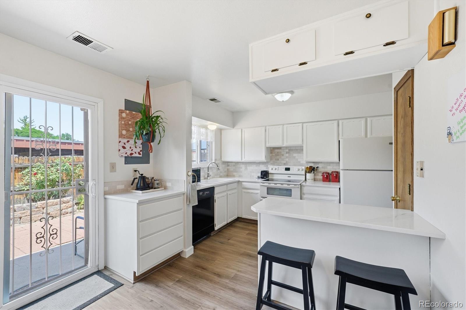 Chateaux Beaumar Littleton Condo / Townhome | MLS #: 39594535583 S Lowell Boulevard , Littleton Beds: 2 Baths: 2 Price: $305,000