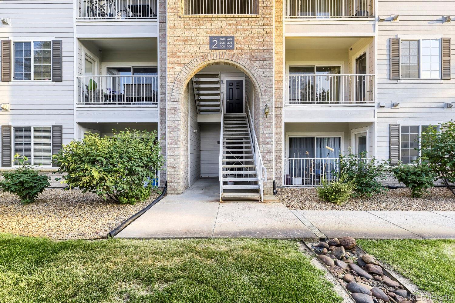 Savannah Englewood Condo / Townhome | MLS #: 495164015700 E Jamison Drive 2-206, Englewood Beds: 2 Baths: 2 Price: $300,000