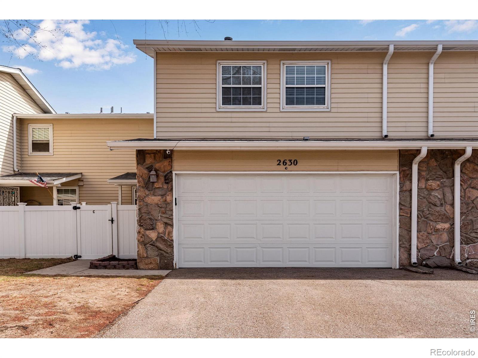  Aurora Condo / Townhome | MLS #: 45678910626162630 S Vaughn Way C, Aurora Beds: 3 Baths: 4 Price: $399,990