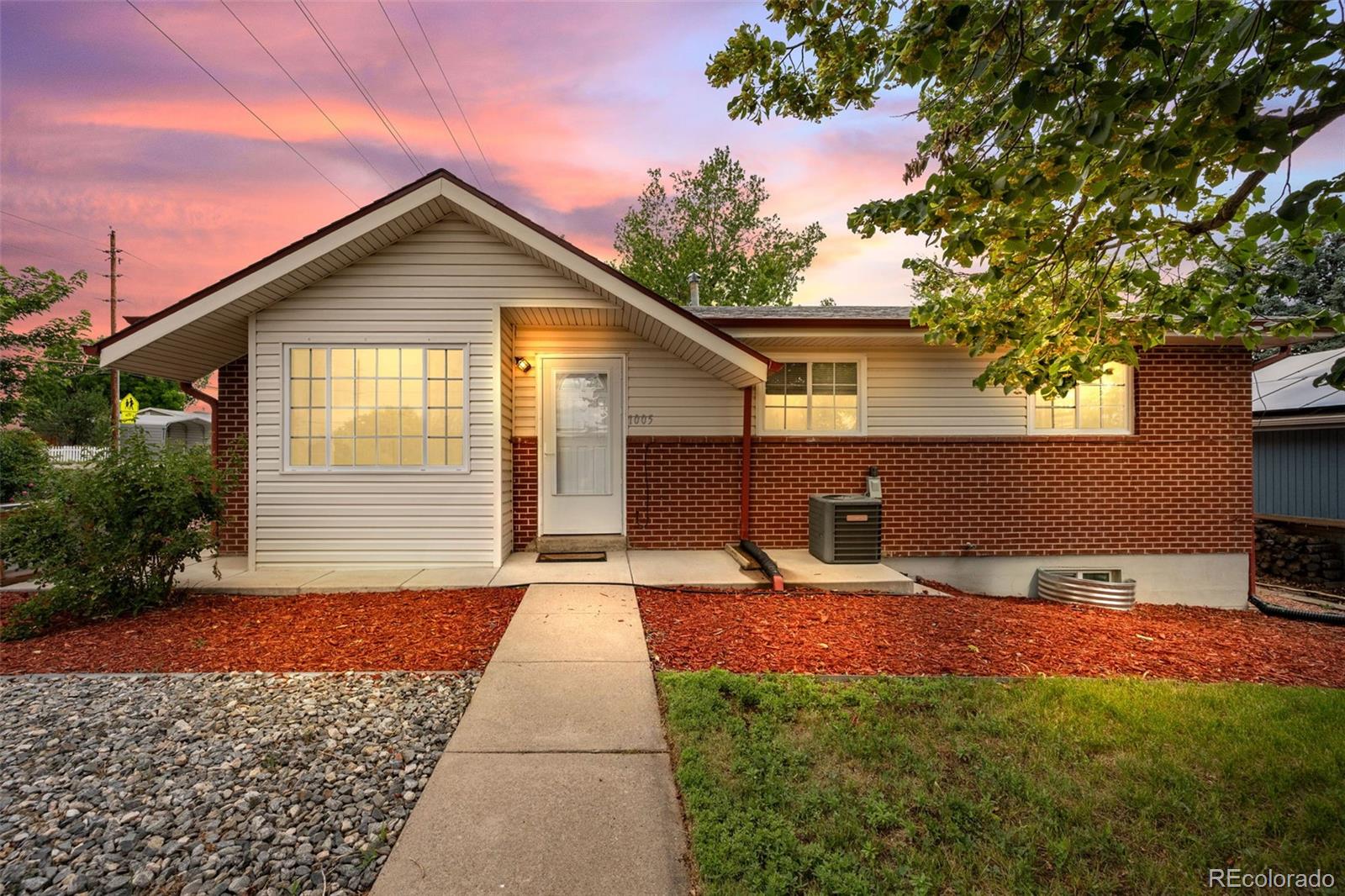 Pleasant View Golden Home | MLS #: 55738971005  Moss Street, Golden Beds: 5 Baths: 2 Price: $649,000