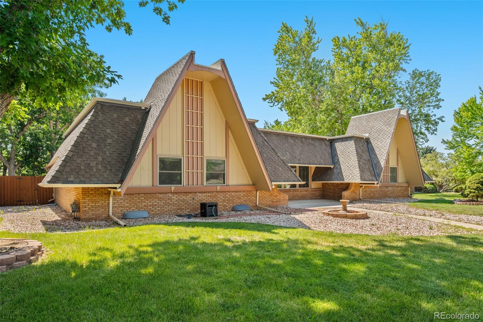 Columbine Knolls Littleton Home | MLS #: 62477667296 S Chase Court, Littleton Beds: 4 Baths: 3 Price: $800,000
