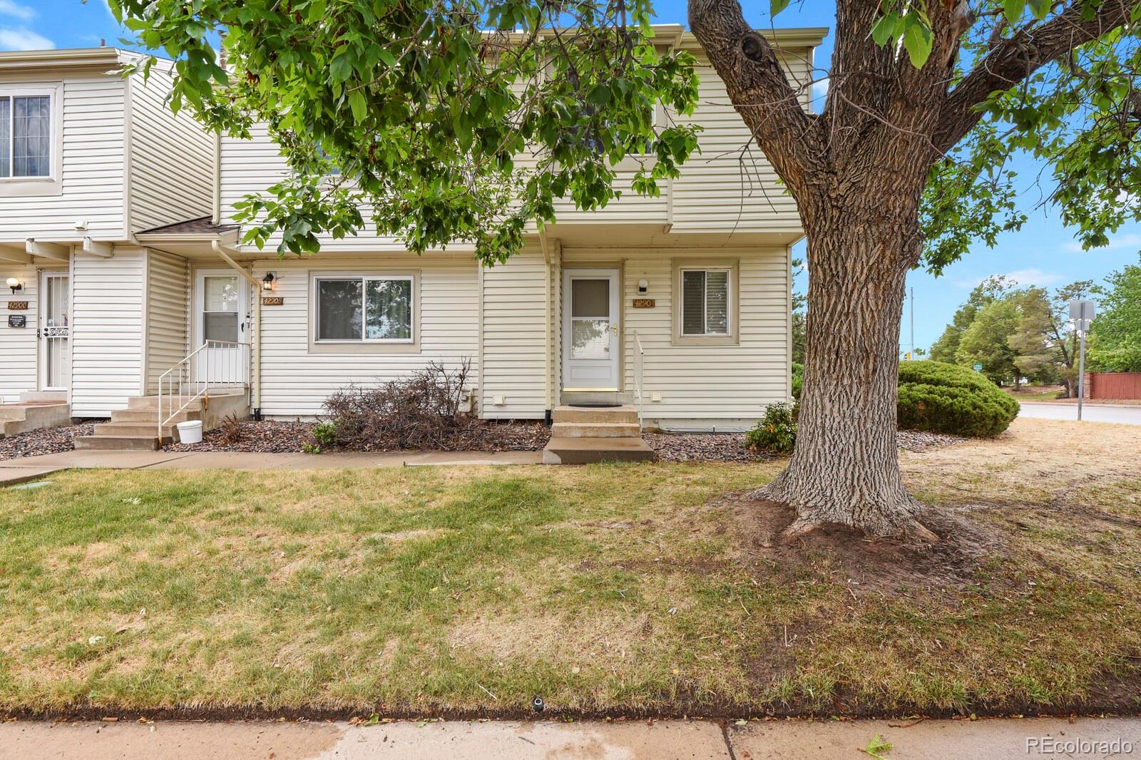 Mission Viejo Aurora Home | MLS #: 78949094290 S Mobile Circle, Aurora Beds: 3 Baths: 3 Price: $360,000