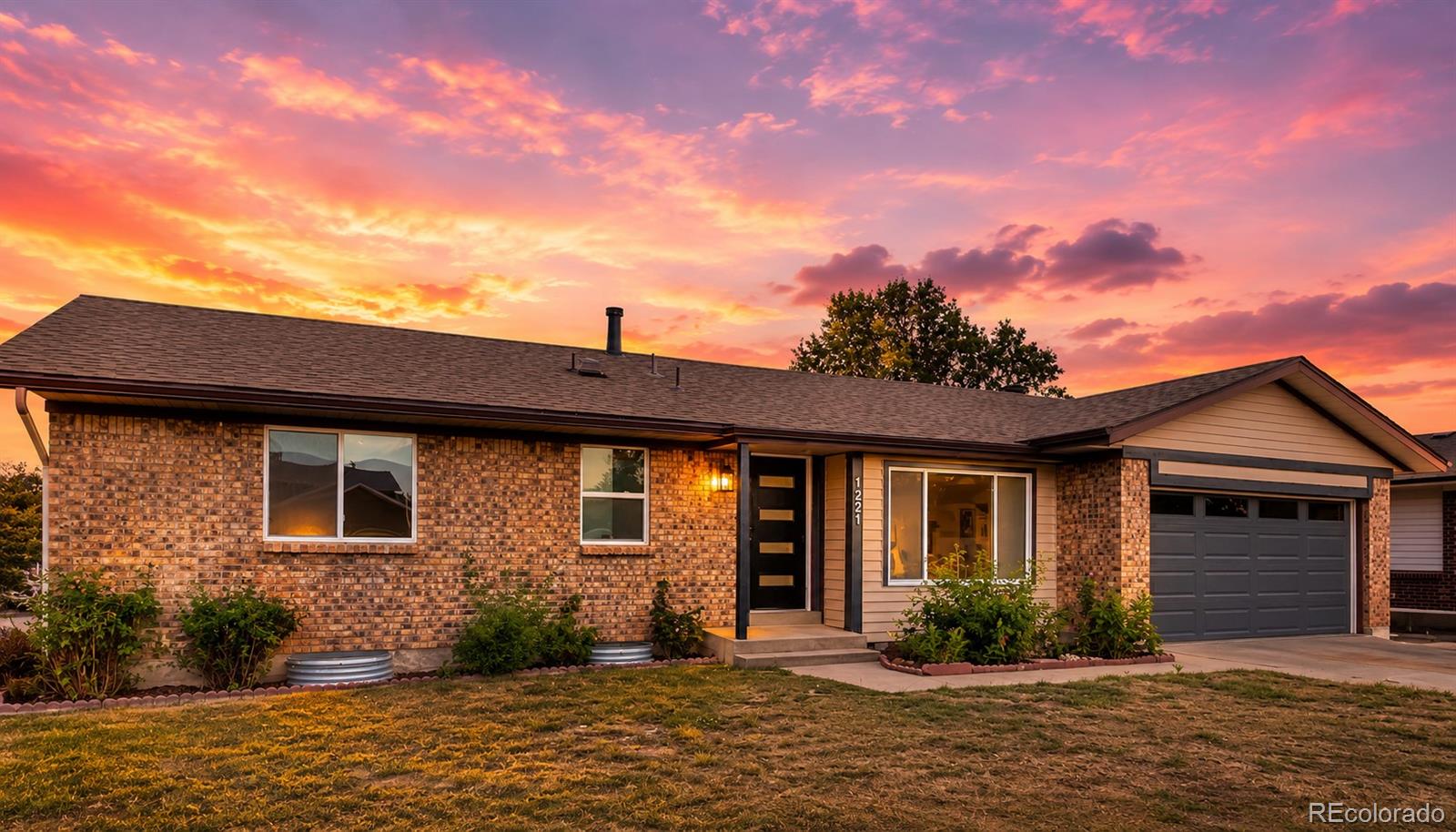  Denver Home | MLS #: 51404501221 S Ward Court, Denver Beds: 5 Baths: 3 Price: $888,000