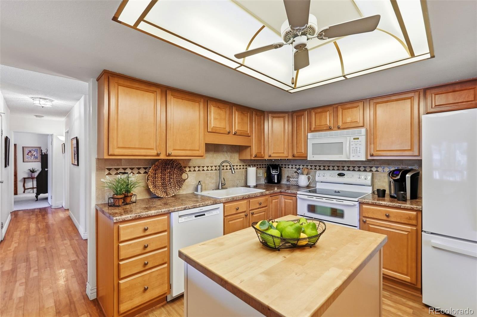  Aurora Condo / Townhome | MLS #: 491886614102 E Linvale Place 101, Aurora Beds: 2 Baths: 2 Price: $385,000