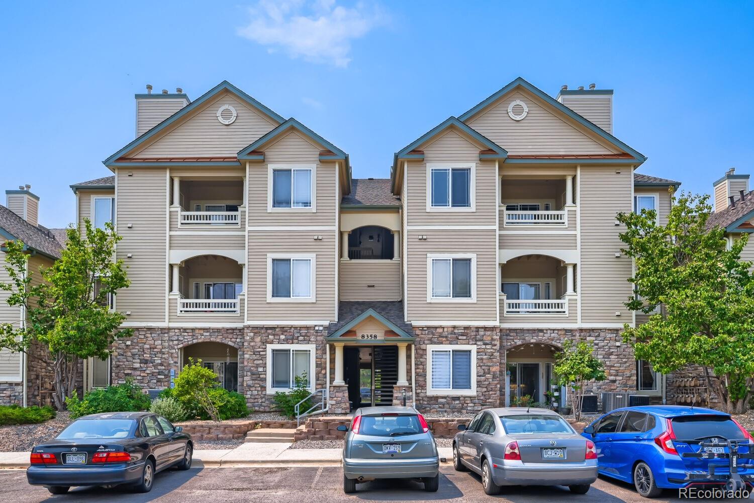 Deer Creek Littleton Condo / Townhome | MLS #: 31607508358 S Independence Circle 105, Littleton Beds: 2 Baths: 2 Price: $340,000