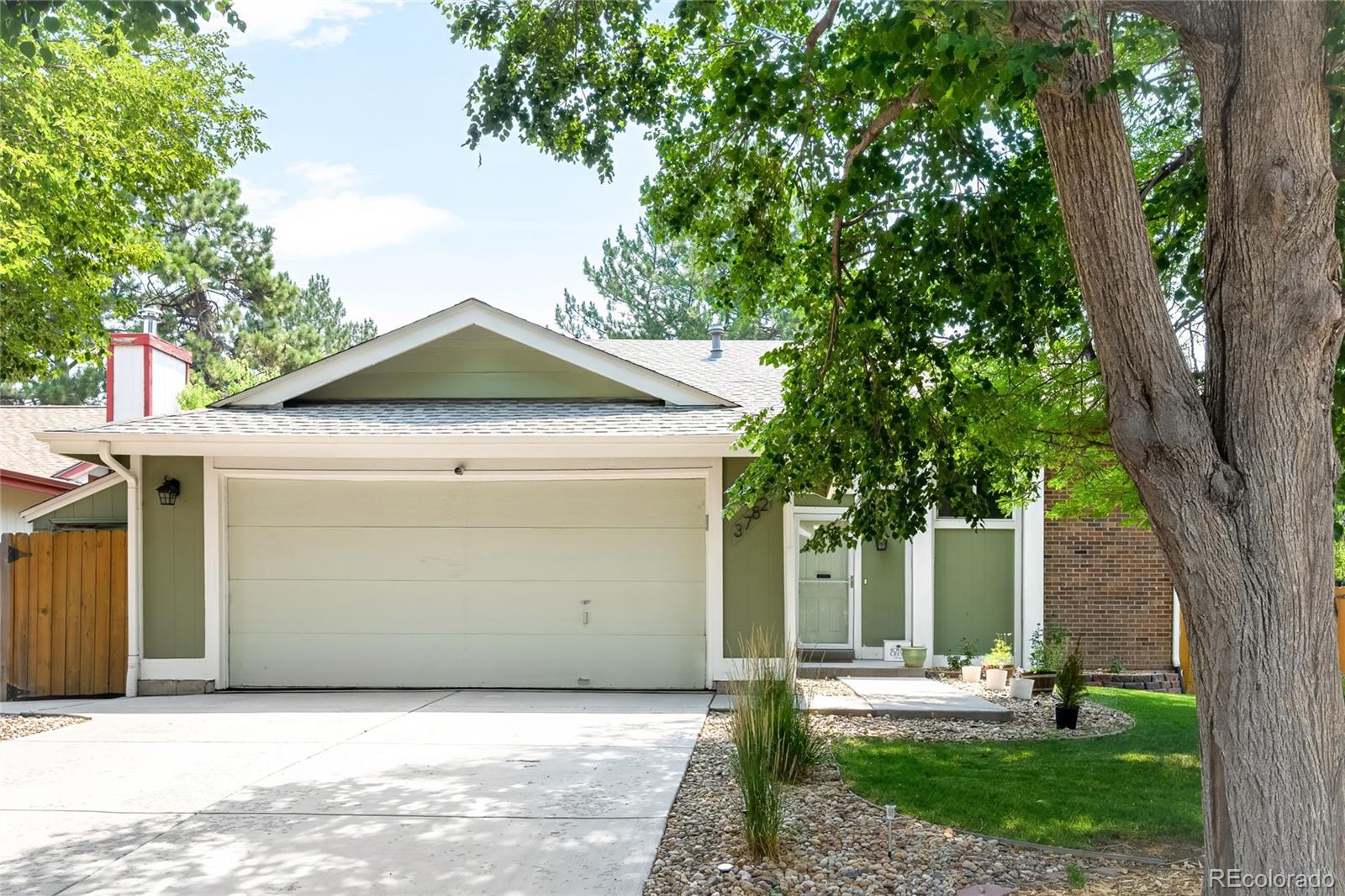 Hampden Hills Aurora Home | MLS #: 60728133782 S Ceylon Way, Aurora Beds: 4 Baths: 2 Price: $510,000