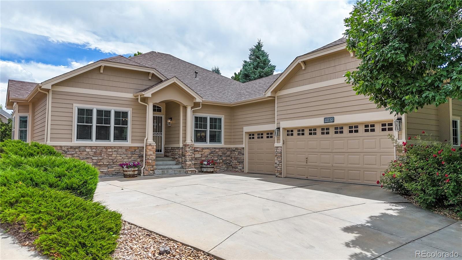 Saddle Rock Aurora Home | MLS #: 384342622132 E Quarto Place, Aurora Beds: 3 Baths: 3 Price: $719,000